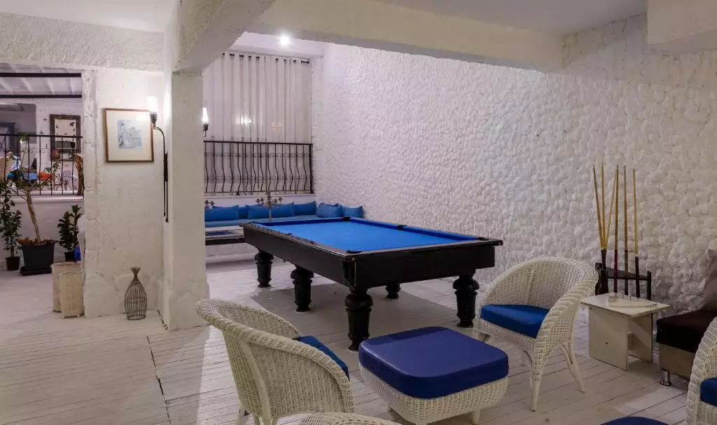 بیلیارد هتل چارم بیچ